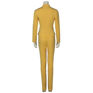 Πίσω όψη του σετ Kill Bill cosplay, κίτρινη στολή νύφης με χαρακτηριστικές μαύρες ρίγες
