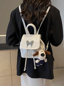 Petit sac à dos blanc chic en cuir PU pour femme avec papillon argenté et peluche chiot