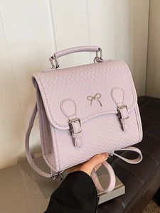 Schicker lavendelfarbener Damen Rucksack mit Steppmuster und silberner Schleife