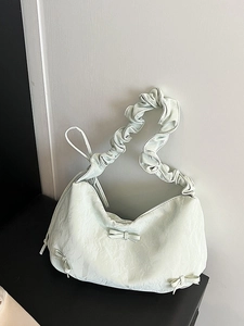Sac à main plissé vert menthe avec bandoulière bulle et nœuds décoratifs d'été