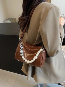 Damen Trendige PU Leder Kissentasche Mit Künstlicher Künstliche Perle Und Metall Herz Kette Achseltasche Schultertasche Umhängetasche