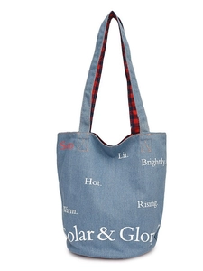 Borsa a secchiello in denim con testo rosso vintage e fodera in cotone a quadri rossi