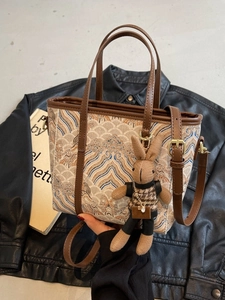 Chinese-style jacquard bucket bag with cloud patterns and a knitted bunny charm