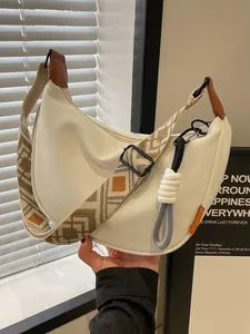 Damen Nylon Schultertasche Halbmond Knödel Tasche Breiter Buchstaben Riemen Lässige Umhängetasche Sportliche Reise Reißverschlusstasche