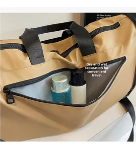 Detail of the dry and wet separation waterproof compartment with toiletry bottles