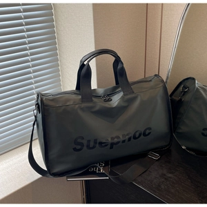 Detail view of large fitness travel bag with Suepnoc logo and adjustable shoulder strap