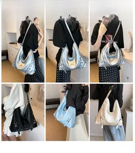 Grandi borse tote in argento, nero, blu e crema con cinghie laterali regolabili