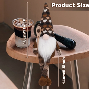 Dettaglio dello gnomo del caffè con dimensioni di 18 cm di altezza e cucchiaio in legno