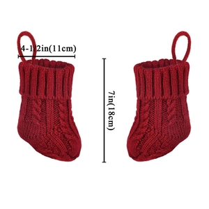Zweier-Set rote Strick-Weihnachtssocken mit Zopfmuster, 18 cm hoch für die Hausdekoration
