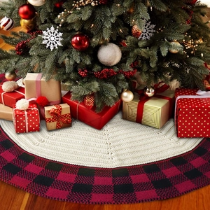 Knitted Christmas tree skirt with white honeycomb pattern and red black buffalo plaid border