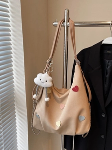 Grande borsa tote zaino in tela beige con cuori colorati e ciondolo a nuvola