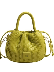 Sac seau matelassé vert citron chic avec cordon de serrage et détails dorés