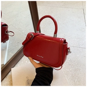 Close-up of red patent leather mini handbag with Shiyu-Bag logo and silver hardware