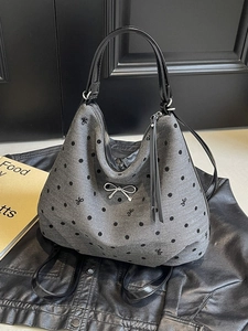 Sac hobo gris foncé chic avec pois et détail de nœud métallique élégant