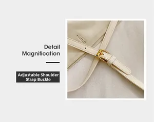 Vue détaillée de la boucle en métal doré sur la bandoulière réglable en cuir de ce sac
