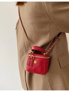 Bolso Bandolera Mini Acolchado para Mujer Cuero PU Decoración Camelia Elegante Bolso de Cubo Pequeño Bolso de Hombro
