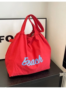 Bolso tote de nailon rojo con cordón y estampado azul Beach para el verano