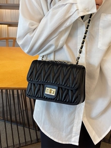 Women Quilted Matelassé Chain Shoulder Bag PU Leather Crossbody Square Bag With Gold Metal Lock Clasp Fashion Handbag