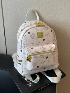 Minimalistischer beiger Rucksack mit Bären- und Sternenmuster und Goldzippern