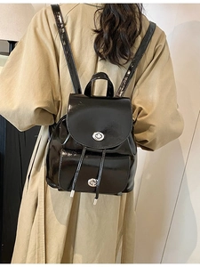 Mochila de Moda Vintage para Mujer en Cuero PU Brillante Pequeño Bolso de Viaje Con Cierre Giratorio de Metal Plateado Bolso de Hombro Diario