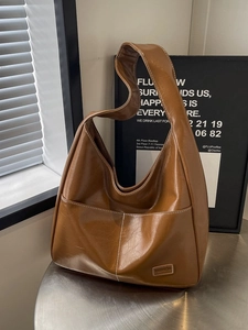 Women Retro Glossy PU Leather Large Capacity Shoulder Bag Contrast Stitching Fashion Commuter Tote Underarm Bag Hobo Bag
