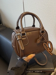 Women Vintage PU Leather Bowling Bag Contrast Stitching Handbag Heart Charm Shoulder Crossbody Bag Fashion Daily Purse