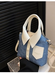 Unieke denim blauwe handtas in overhemdkraag-ontwerp met witte handgrepen en knopen