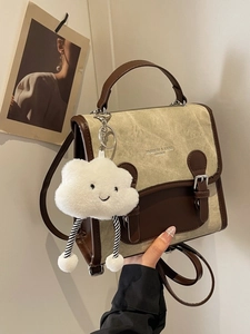 Mochila retro bicolor en lona beige y cuero marrón con colgante de nube de peluche