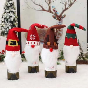 Weihnachts-Gnom Flaschenhüllen-Set mit Rentiergeweih und Schneeflocken-Strickmustern