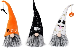 Vue détaillée de trois gnomes d'Halloween lumineux avec BOO et EEK imprimés sur feutre