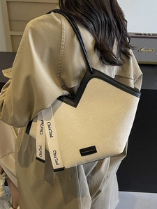 Grand sac fourre-tout tissé crème avec garniture en cuir noir et ruban décoratif