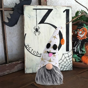 Gnome d'Halloween lumineux avec étoiles dorées et citrouille pour décoration table