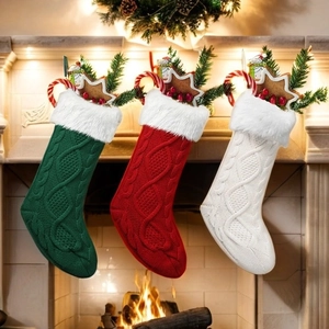 Chaussettes de Noël en Tricot Torsadé Avec Bordure en Fausse Fourrure Rouge Blanc Vert Sacs Cadeaux Pour Fête de Noël Cheminée