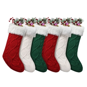 Lot de 6 chaussettes de Noël en maille torsadée avec revers en peluche et décorations