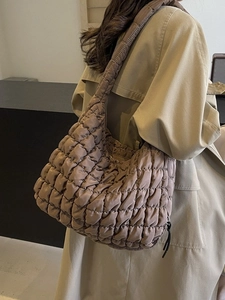 Women Large Capacity Quilted Puffer Shoulder Bag Pleated Cloud Hobo Bag Casual Polyester Tote Bag For Daily Travel