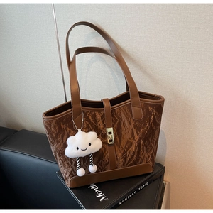 Brown tote bag with pleated texture and a cute white cloud plush keychain detail