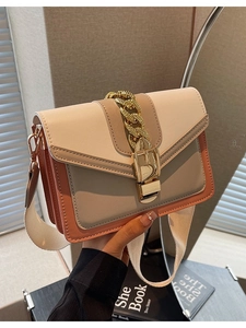 Three-color patchwork crossbody bag with chunky gold chain and wide fabric strap