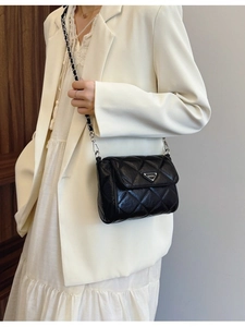 Women Quilted PU Leather Crossbody Bag Fashion Small Square Chain Shoulder Bag With Metal Triangle Logo For Daily Use