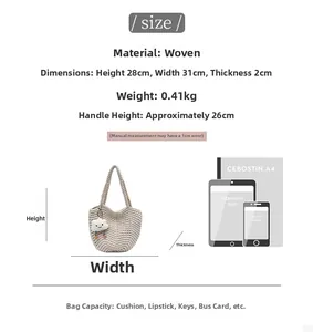 Size guide for woven tote bag showing 31x28x2cm dimensions and large capacity comparison
