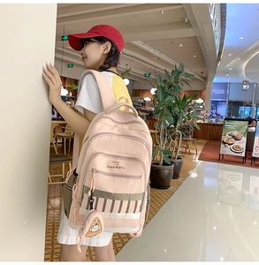 Détails du sac à dos rose avec fermetures éclair et porte-monnaie pizza amovible