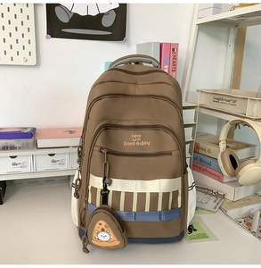 Sac à dos marron pour étudiante avec broderie et petit pendentif pizza amovible