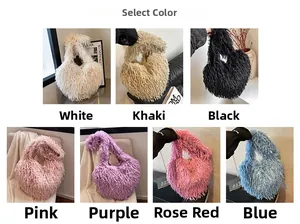 Sélection de sacs à main cœur en fausse fourrure disponibles en blanc, kaki, rose et bleu