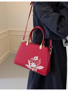 Elegant red handbag with Chinese flower embroidery and luxury gold metal rotating buckle