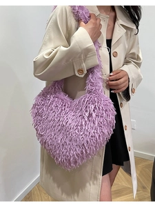 Sac à Épaule en Fausse Fourrure en Forme de Cœur pour Femmes Sac Cabas en Peluche Longue Mode Sac à Main de Fête Shopping