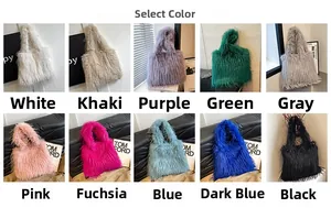 Gros plan détaillé montrant dix couleurs de sacs cabas en peluche douce pour l'hiver