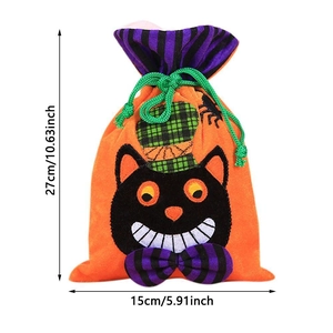 Sacchetto di velluto per Halloween con gatto nero e misure indicate di 27x15cm