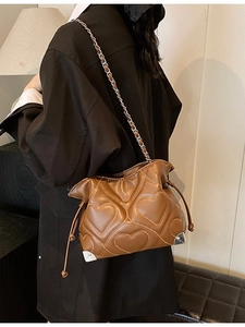 Fashion Women Quilted Heart Shoulder Bag PU Leather Chain Strap Crossbody Bag Drawstring Bucket Bag Metal Corner Decor