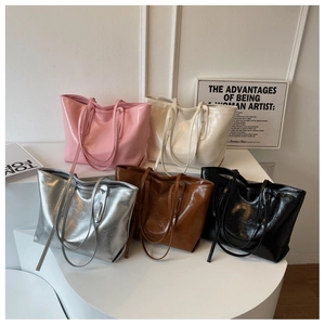 Detailed view of high-gloss wrinkled tote bags in five colors with a trapezoidal design