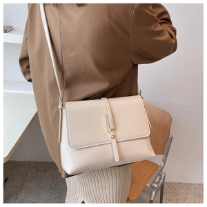 Details der hochwertigen PU-Ledertasche mit elegantem goldenem Metallverschluss für Damen