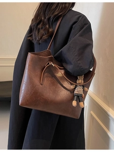 Women Large Capacity Tote Bag PU Leather Shoulder Bag Commuting Casual Shopping Vintage Autumn Winter Handbag Rabbit Pendant